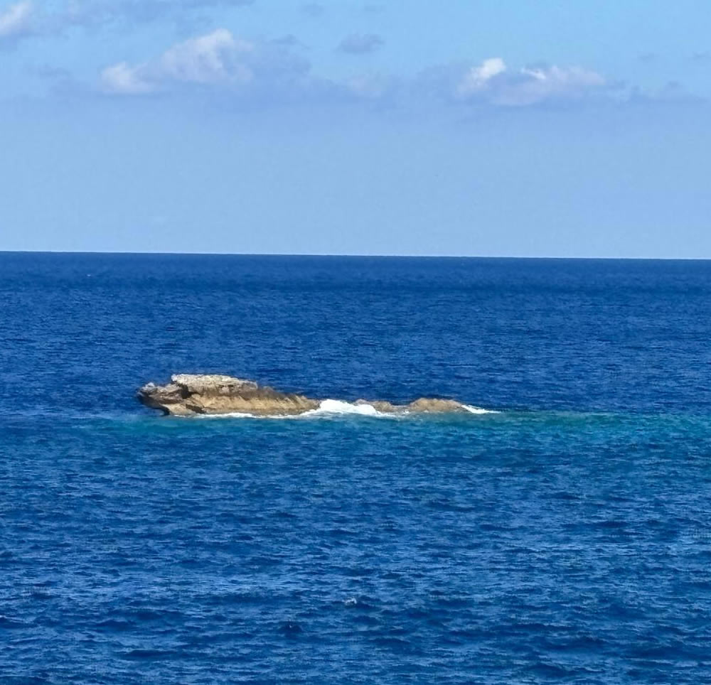 Crocodile Rock dive site at Dwejra, Gozo